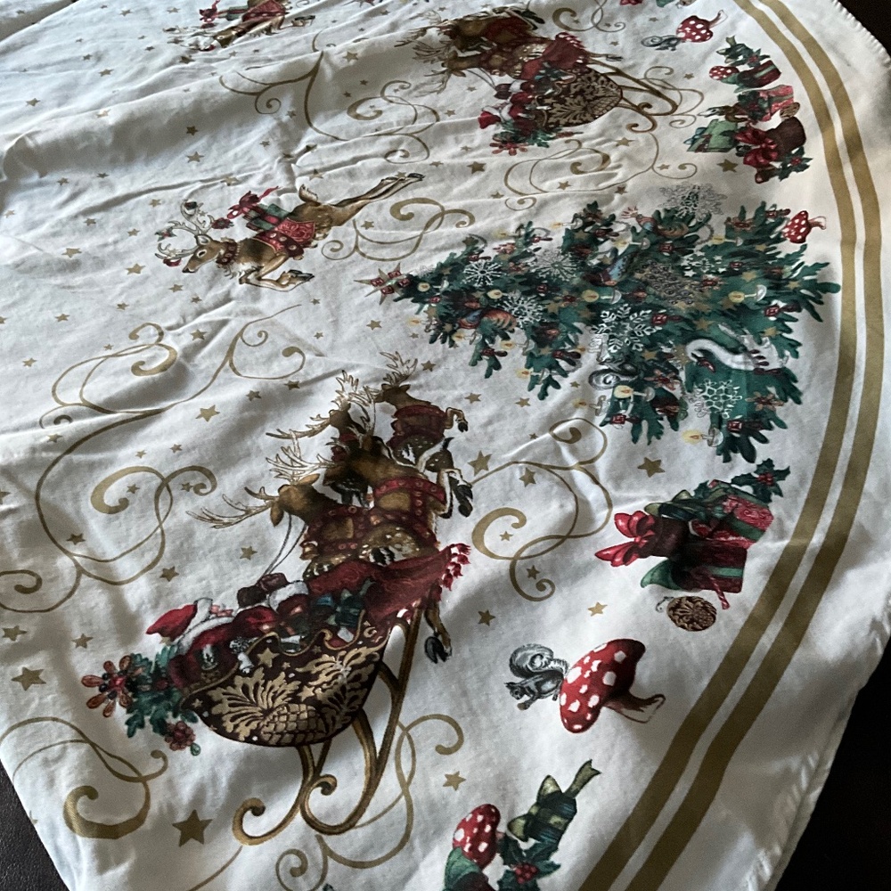 Twas the Night Before Christmas Round (90”) Tablecloth